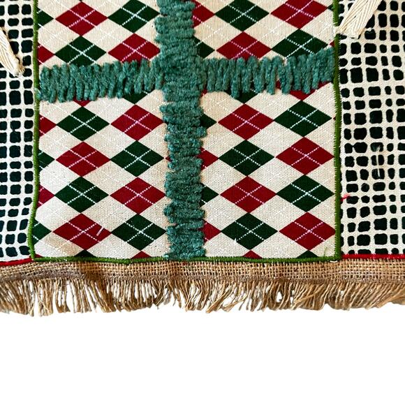 TAHARI Christmas Present Shaped Jute Placemats Set of 4 Holiday 13x19 New - Picture 5 of 13